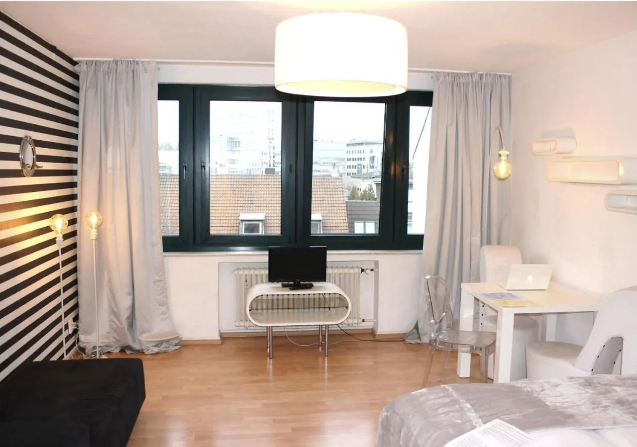 Contacts de A-Partment • Koeln- Mediapark